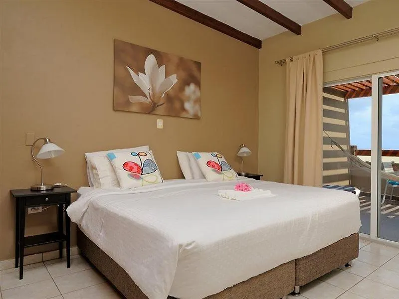 Eden Beach Resort - Bonaire クラレンダイク