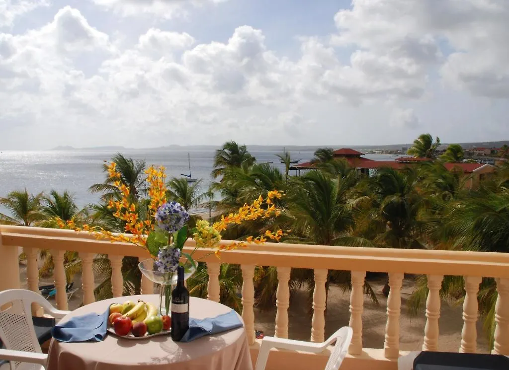 Eden Beach Resort - Bonaire クラレンダイク