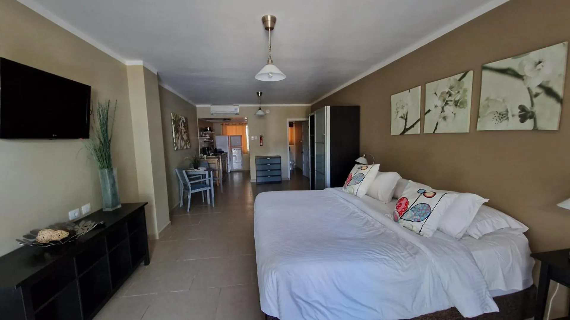 Eden Beach Resort - Bonaire クラレンダイク