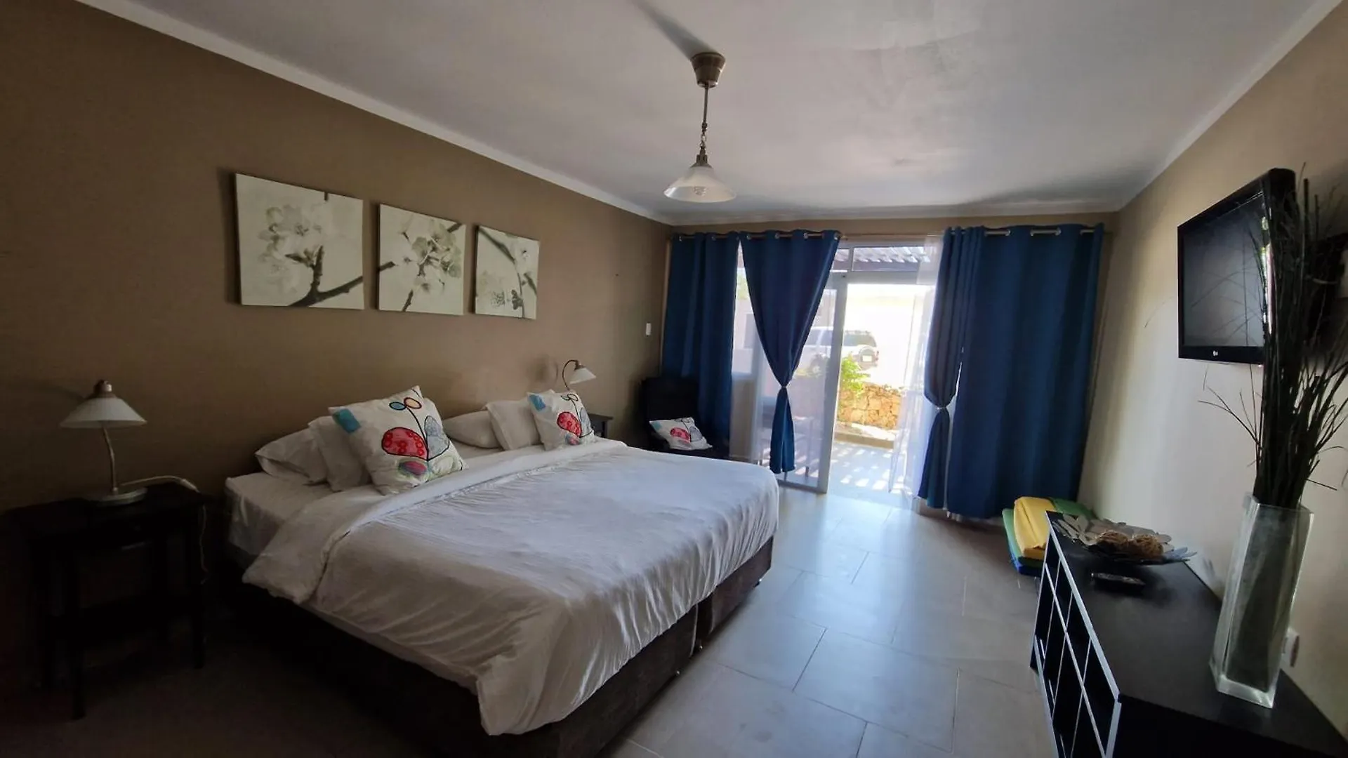 Eden Beach Resort - Bonaire クラレンダイク