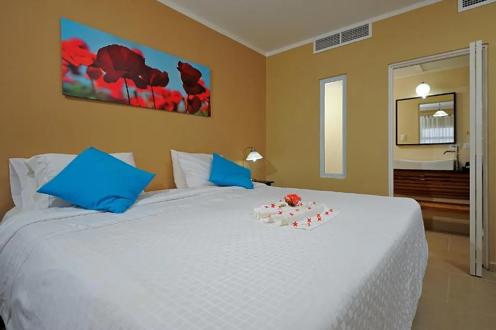 Eden Beach Resort - Bonaire クラレンダイク