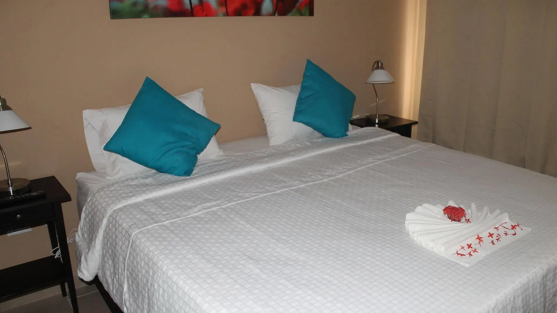 Eden Beach Resort - Bonaire クラレンダイク